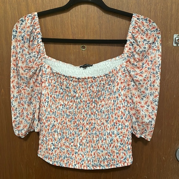 NWOT Dynamite Smocked Floral Crop Top - Picture 3 of 7